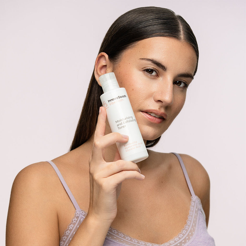 Feuchtigkeitsspendendes gesichtswasser mit peeling-effekt